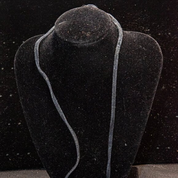 Art Deco Ceramic Masked Lady on Leather cord Necklace 24" Adjustable Tie - Picture 4 of 4